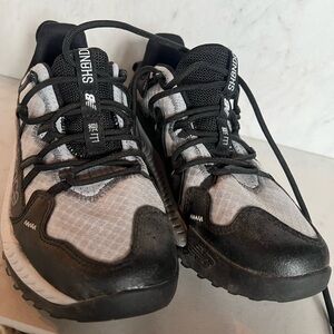 New Balance. Shanda. Women’s size 5. Black and gray.